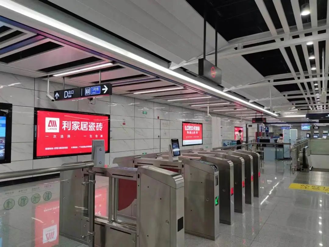 LANDSx广告新支线|霸屏流量高地 奶牛视频APP下载黄居地铁广告上线！